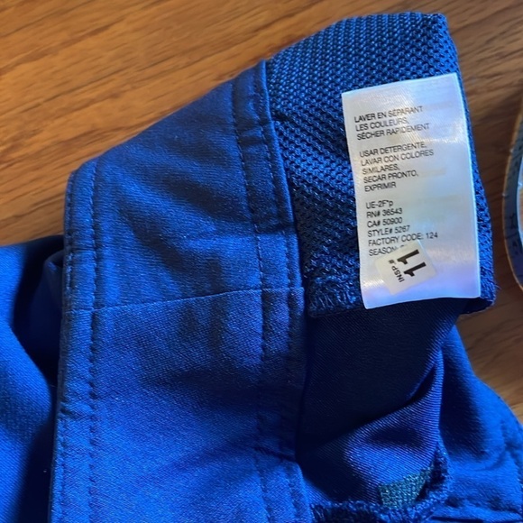 IZOD Sz 10 zip up navy golf capris with front/back pockets and IZOD logo - Picture 8 of 9